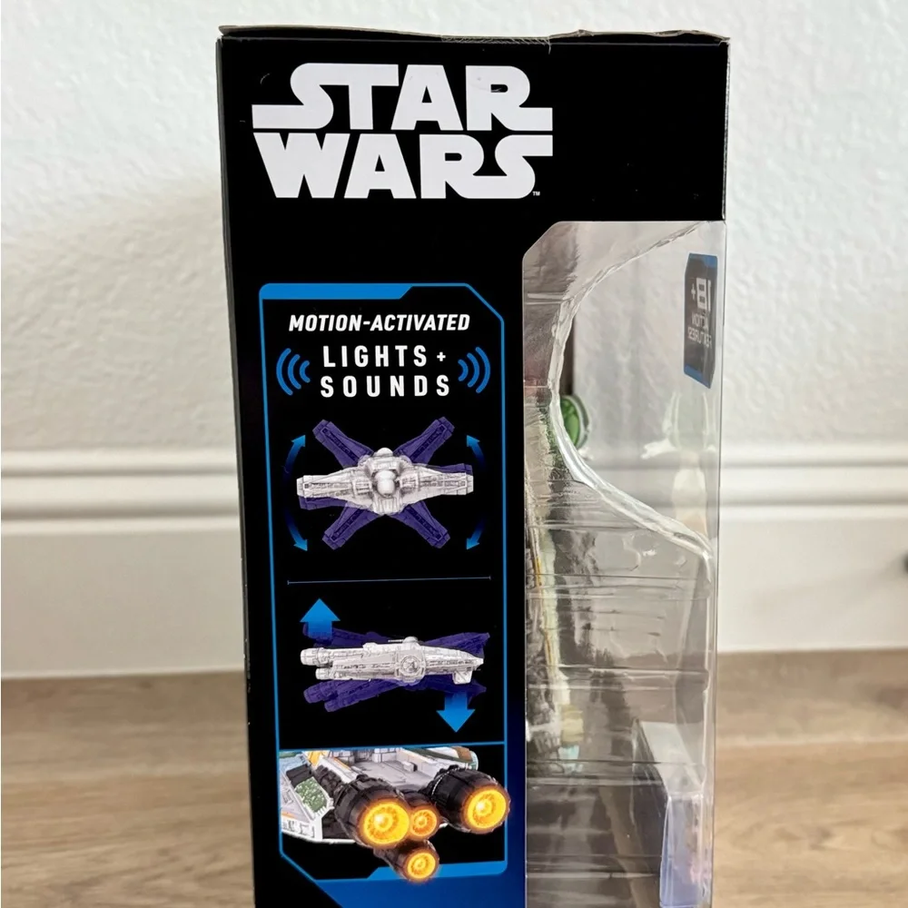 DISNEY STAR WARS Rebels Vehicle Micro Galaxy Ghost with Mini Figures. New !